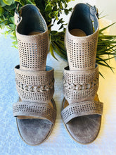 Load image into Gallery viewer, Kira Wood Stacked Chunky Heel Greige