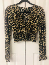 Load image into Gallery viewer, Cheetah Chic Cropped Long Sleeve Top