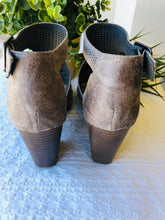 Load image into Gallery viewer, Kira Wood Stacked Chunky Heel Greige