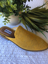 Load image into Gallery viewer, Maryam Flat Wood Stacked Mule Mustard