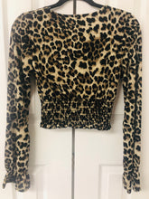 Load image into Gallery viewer, Cheetah Chic Cropped Long Sleeve Top