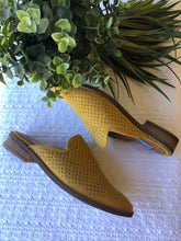 Load image into Gallery viewer, Maryam Flat Wood Stacked Mule Mustard