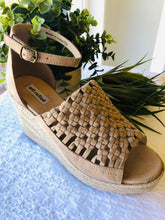 Load image into Gallery viewer, Juti Platform Espadrille Wedge Nude
