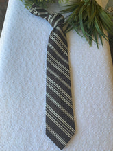 Load image into Gallery viewer, Robert Talbott ‘BEST OF CLASS’ 100% Silk Tie
