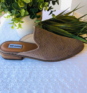 Maryam Flat Wood Stacked Mule Taupe