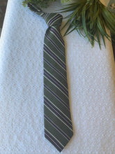 Load image into Gallery viewer, Robert Talbott ‘BEST OF CLASS’ 65% Wool 35% Silk Tie
