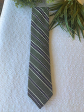 Load image into Gallery viewer, Robert Talbott ‘BEST OF CLASS’ 65% Wool 35% Silk Tie
